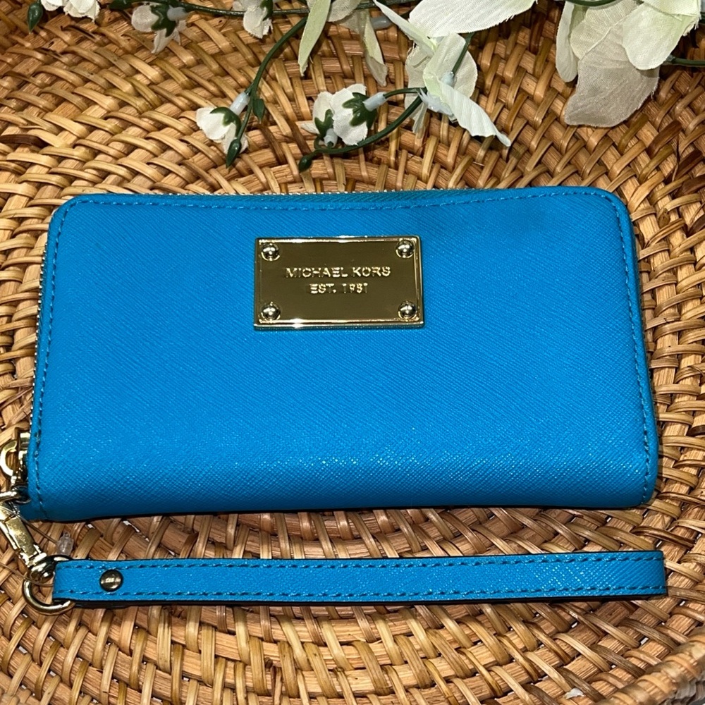 NWOT Michael Kors Leather Wristlet Wallet in Bright Blue with Gold Hardware